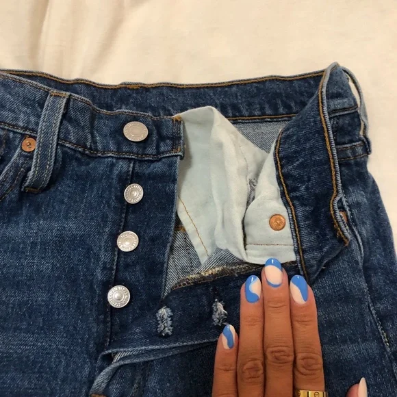 NWOT Levi 501 Skinny in We the People - Picture 3 of 5